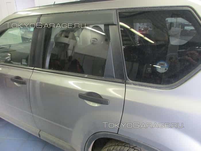 Установка дефлекторов на окна автомобиля. Фото 3