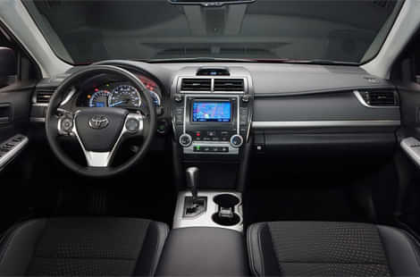 На днях компания Тойота официально презентовала седан Камри нового поколения.